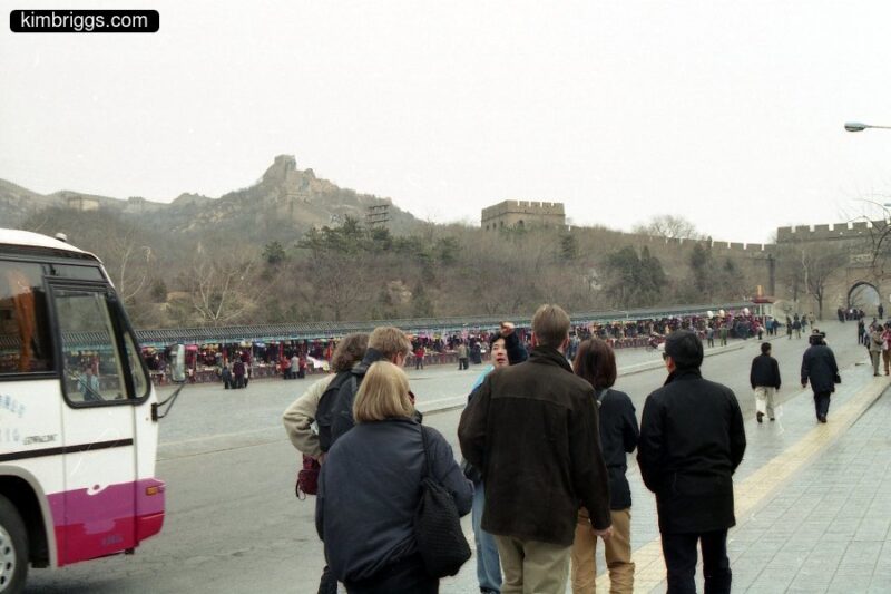 Tourist bus at vendors outside Great Wall parking.