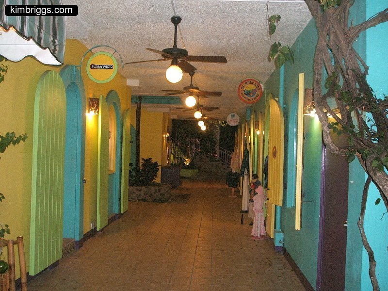 Small indoor mall hallway with pastel colors.