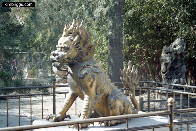 Large statue of Chinese dragon lion.