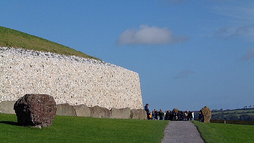 newgrange boyne valley ireland 850