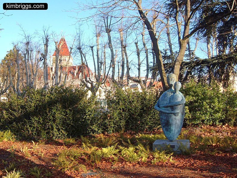 Abstract mother-child statue in a park.